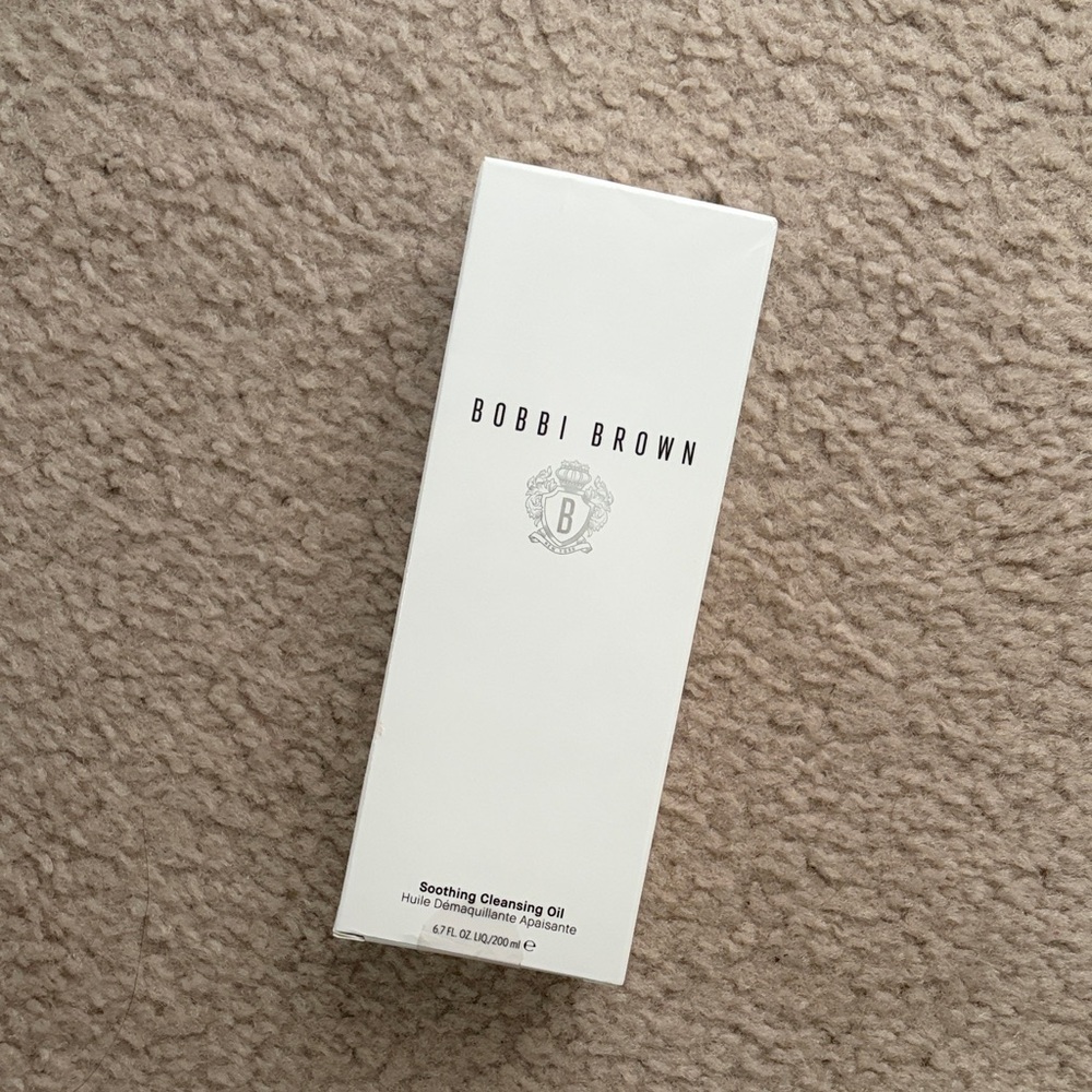 Bobbi Brown Cleansing Oil in Elegant White Packaging
